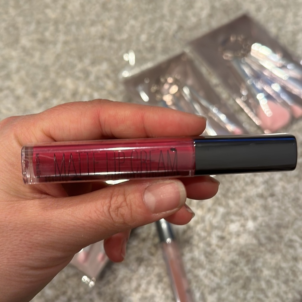 Makeup Bundle - Picture 9 of 10